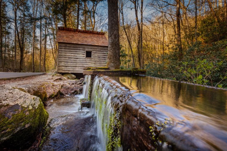 062 Great Smoky Mountains NP, Reagen Korenmolen.jpg